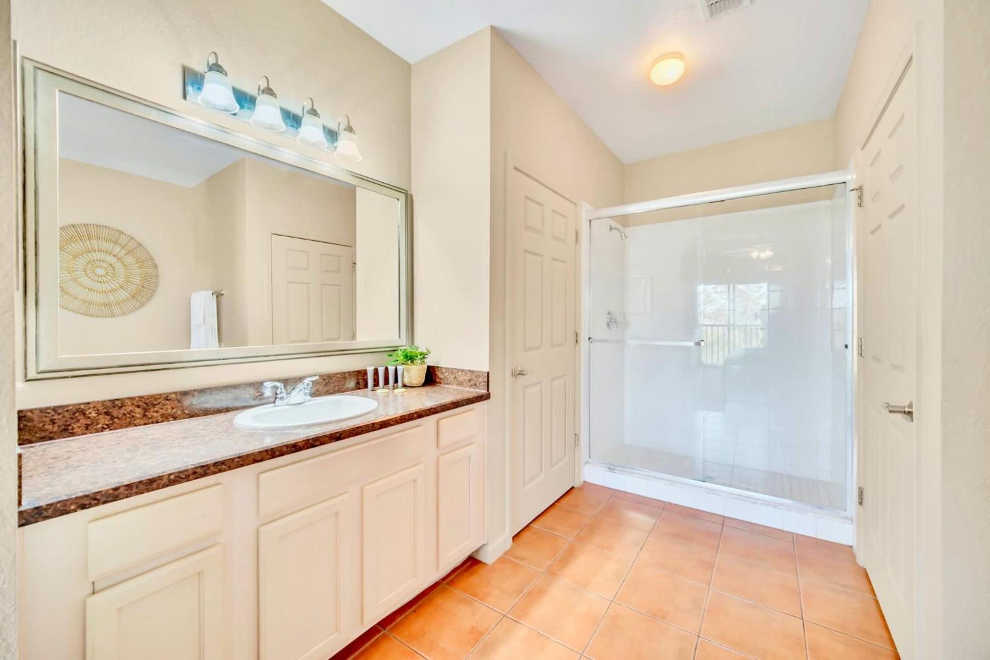 Stunning 2Br Condo With Hot Tub And Pool, Near Disney! Orlando Exterior photo